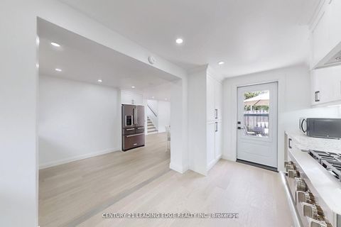 Photo 8 at 20 Bypass Court, Sullivan, Toronto