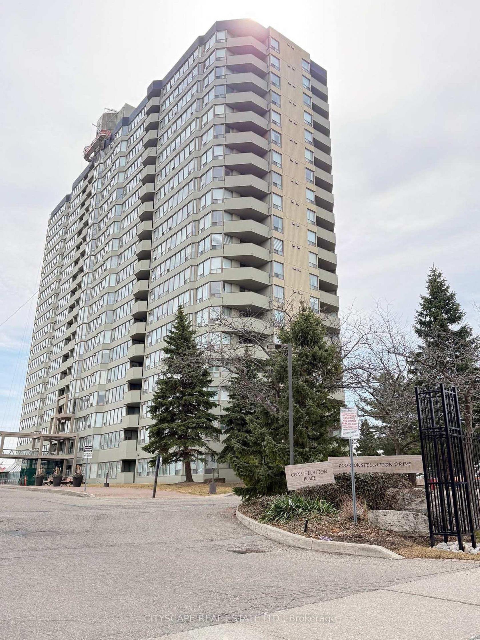 700 Constellation Drive, Hurontario, Mississauga 