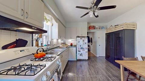 Photo 11 at 230 Robert Street, University, Toronto