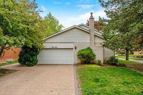 Photo 1 at 33 Avonwick Gate, Donalda, Toronto