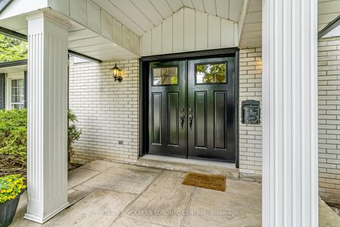 Photo 3 at 33 Avonwick Gate, Donalda, Toronto