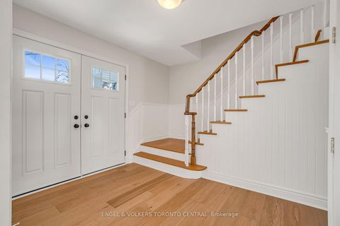 Photo 4 at 33 Avonwick Gate, Donalda, Toronto