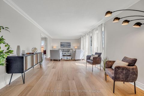 Photo 6 at 33 Avonwick Gate, Donalda, Toronto