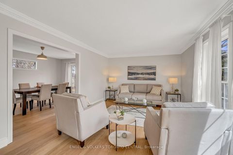 Photo 10 at 33 Avonwick Gate, Donalda, Toronto