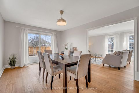 Photo 12 at 33 Avonwick Gate, Donalda, Toronto