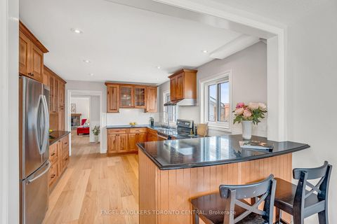 Photo 14 at 33 Avonwick Gate, Donalda, Toronto