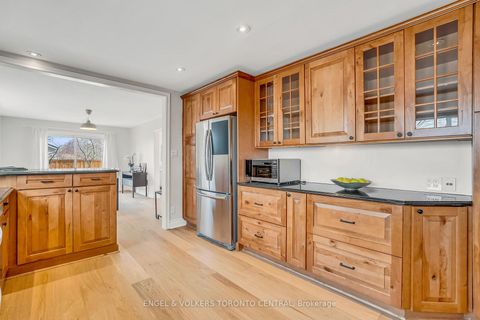 Photo 15 at 33 Avonwick Gate, Donalda, Toronto