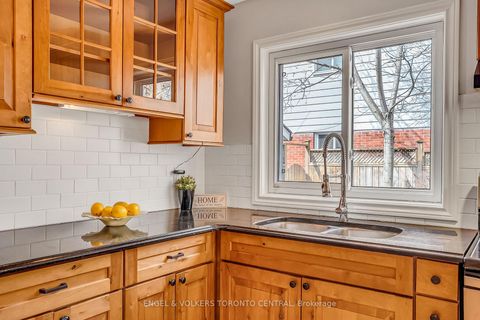 Photo 17 at 33 Avonwick Gate, Donalda, Toronto