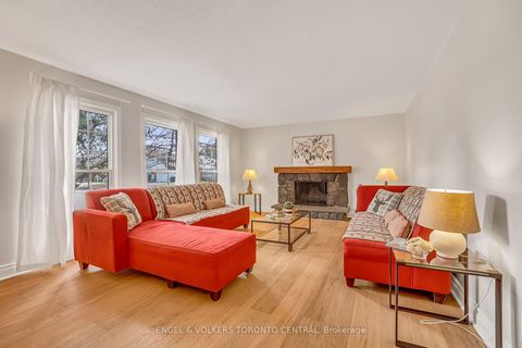 Photo 18 at 33 Avonwick Gate, Donalda, Toronto