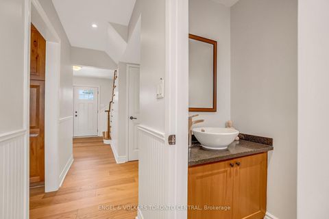 Photo 20 at 33 Avonwick Gate, Donalda, Toronto