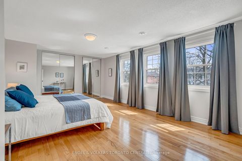 Photo 21 at 33 Avonwick Gate, Donalda, Toronto