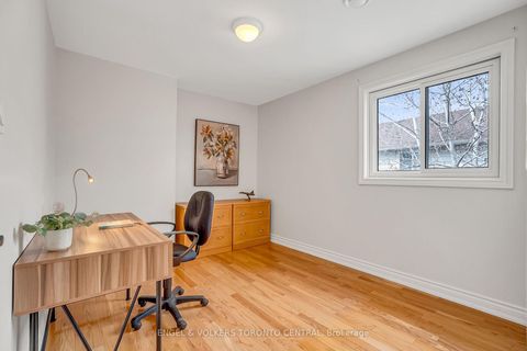 Photo 26 at 33 Avonwick Gate, Donalda, Toronto