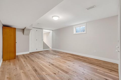 Photo 30 at 33 Avonwick Gate, Donalda, Toronto