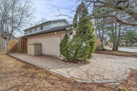 Photo 34 at 33 Avonwick Gate, Donalda, Toronto
