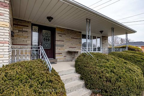Photo 2 at 92 Acton Avenue, Bathurst Manor, Toronto