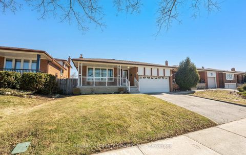 Photo 2 at 37 Brantford Drive, L'Amoreaux, Toronto