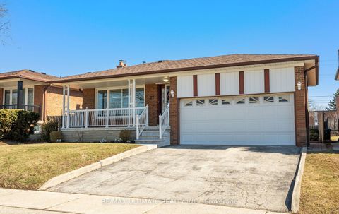 Photo 3 at 37 Brantford Drive, L'Amoreaux, Toronto
