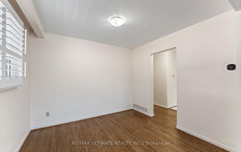 Photo 11 at 37 Brantford Drive, L'Amoreaux, Toronto