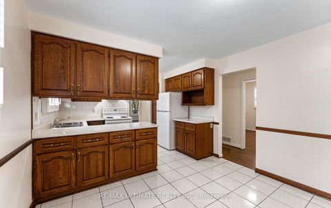 Photo 16 at 37 Brantford Drive, L'Amoreaux, Toronto