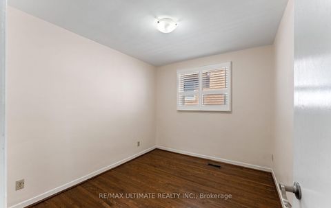 Photo 25 at 37 Brantford Drive, L'Amoreaux, Toronto