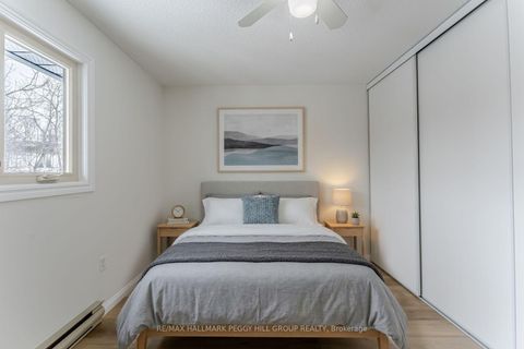 Photo 3 at 7 - 21 Evergreen Court, Ardagh, Barrie