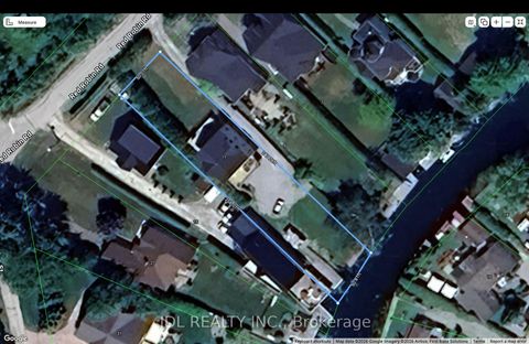 Photo 2 at 11 Red Robin Road, Historic Lakeshore Communities, Georgina