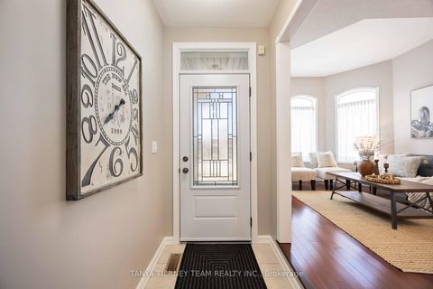 Photo 3 at 25 Wilshire Drive, Brooklin, Whitby