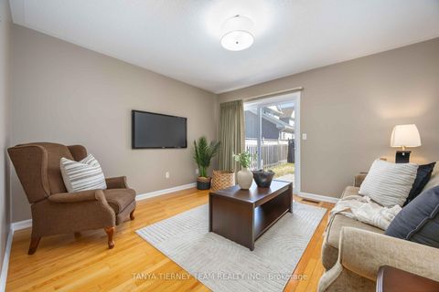 Photo 11 at 25 Wilshire Drive, Brooklin, Whitby