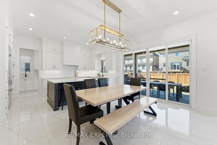 Photo 6 at 54 Winthrop Crescent, Vellore Village, Vaughan