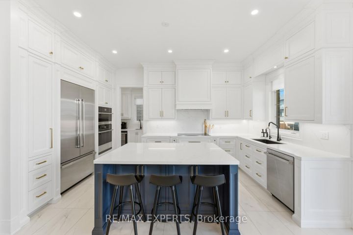 Photo 8 at 54 Winthrop Crescent, Vellore Village, Vaughan