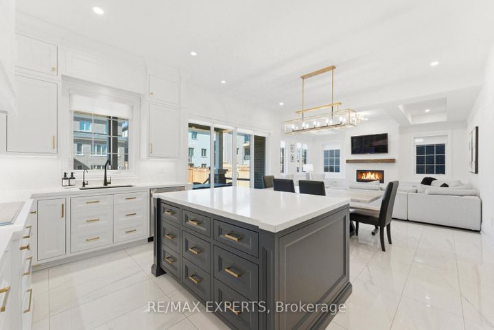 Photo 12 at 54 Winthrop Crescent, Vellore Village, Vaughan