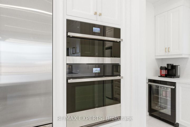 Photo 14 at 54 Winthrop Crescent, Vellore Village, Vaughan