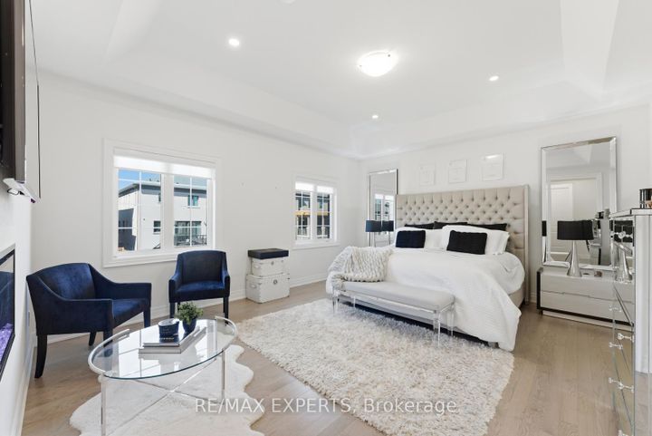 Photo 22 at 54 Winthrop Crescent, Vellore Village, Vaughan