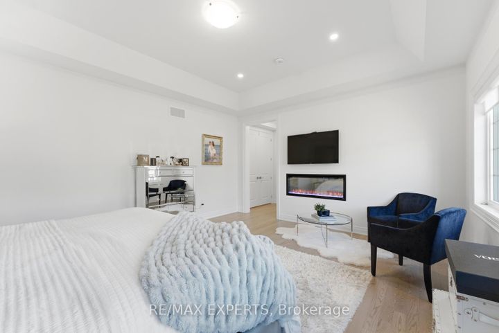 Photo 23 at 54 Winthrop Crescent, Vellore Village, Vaughan