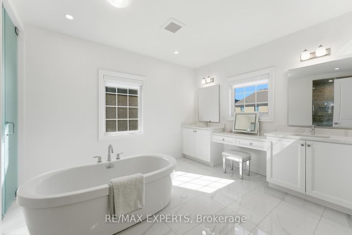 Photo 24 at 54 Winthrop Crescent, Vellore Village, Vaughan