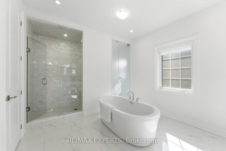 Photo 25 at 54 Winthrop Crescent, Vellore Village, Vaughan
