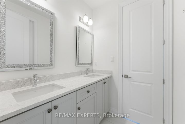 Photo 31 at 54 Winthrop Crescent, Vellore Village, Vaughan