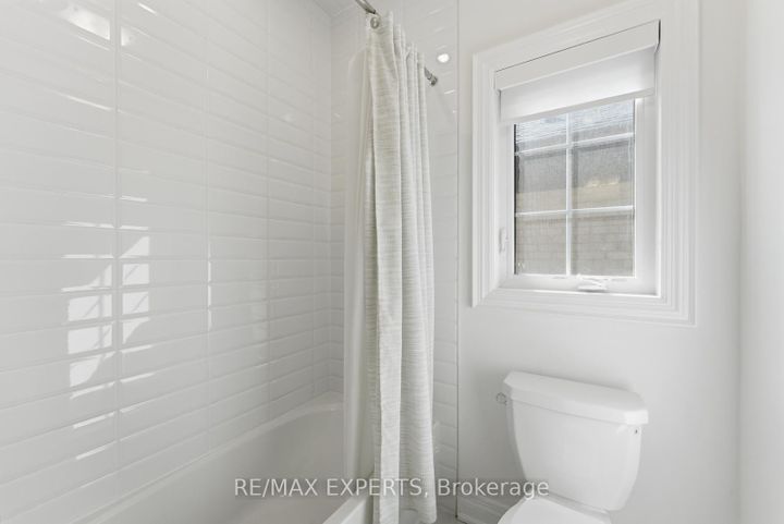 Photo 32 at 54 Winthrop Crescent, Vellore Village, Vaughan