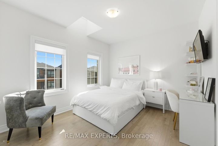 Photo 33 at 54 Winthrop Crescent, Vellore Village, Vaughan