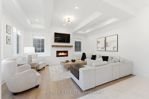 Photo 4 at 54 Winthrop Crescent, Vellore Village, Vaughan