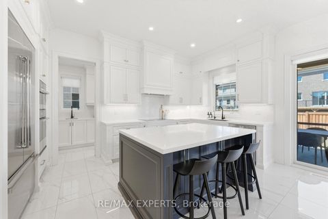 Photo 9 at 54 Winthrop Crescent, Vellore Village, Vaughan