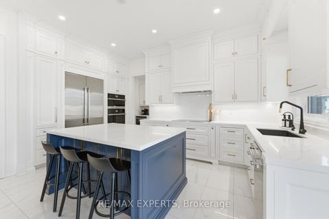 Photo 10 at 54 Winthrop Crescent, Vellore Village, Vaughan