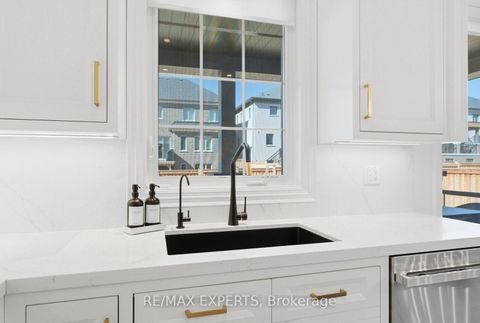 Photo 13 at 54 Winthrop Crescent, Vellore Village, Vaughan