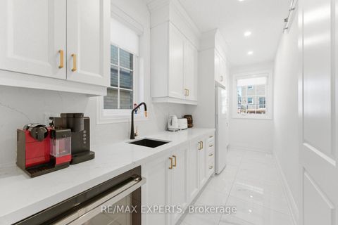 Photo 16 at 54 Winthrop Crescent, Vellore Village, Vaughan