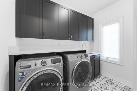 Photo 39 at 54 Winthrop Crescent, Vellore Village, Vaughan