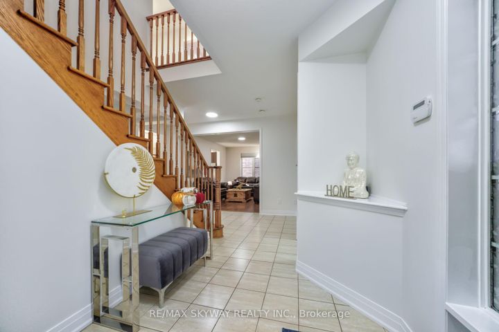 Photo 5 at 90 Aylesbury Drive, Northwest Brampton, Brampton