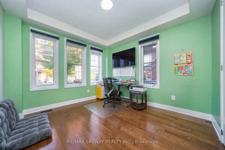 Photo 7 at 90 Aylesbury Drive, Northwest Brampton, Brampton