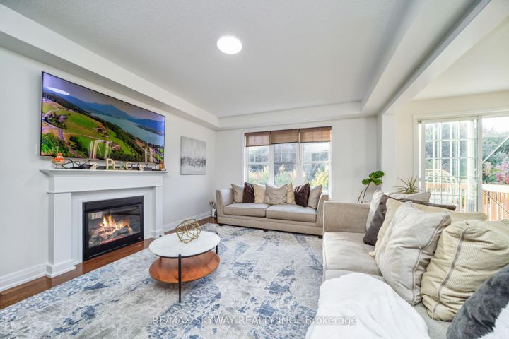 Photo 10 at 90 Aylesbury Drive, Northwest Brampton, Brampton