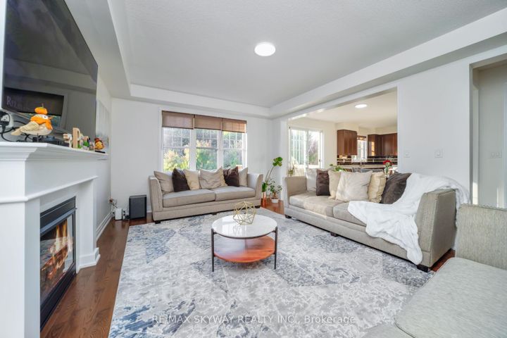 Photo 11 at 90 Aylesbury Drive, Northwest Brampton, Brampton