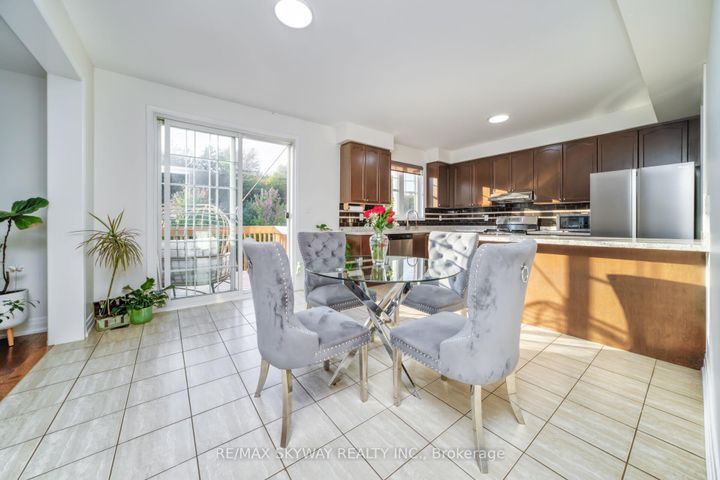 Photo 14 at 90 Aylesbury Drive, Northwest Brampton, Brampton